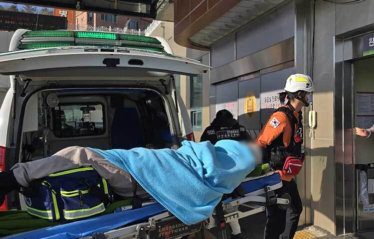 এক দমকল কর্মকর্তা বার্তা সংস্থা রয়টার্সকে জানিয়েছেন, দুর্ঘটনার পর দুজনকে জীবিত উদ্ধার করা সম্ভব হয়েছে। তবে উদ্ধার অভিযান এখনও চলছে। প্লেনটি থাইল্যান্ডের রাজধানী ব্যাংকক থেকে ফিরছিল। এটি রানওয়েতে অবতরণের সময় বিধ্বস্ত হয়েছে।