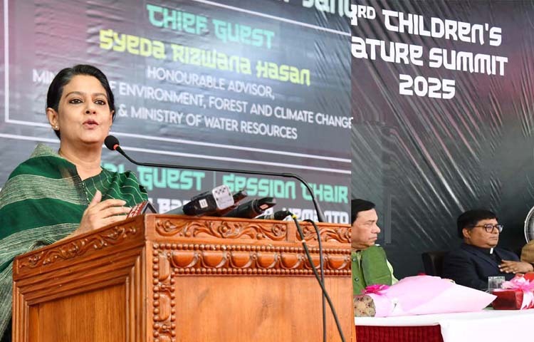 পরিবেশ, বন ও জলবায়ু পরিবর্তন উপদেষ্টা সৈয়দা রিজওয়ানা হাসান আজ ঢাকায় নটর ডেম কলেজে ১৫তম জাতীয় প্রকৃতি শীর্ষ সম্মেলনে প্রধান অতিথির বক্তৃতা করেন। ছবি: পিআইডি