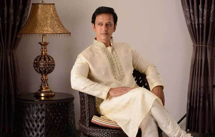 প্রজন্ম থেকে প্রজন্ম তিনি মুগ্ধ করে রেখেছেন সৌন্দর্যে, আকর্ষণীয় ফিগারে, ভুবন ভুলানো হাসিতে ও চুম্বকের মতো ব্যক্তিত্বে।