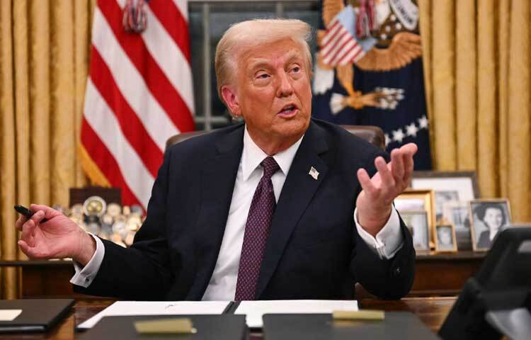 বিশ্ব স্বাস্থ্য সংস্থা থেকে যুক্তরাষ্ট্রকে বের করার প্রক্রিয়া শুরু করা সংক্রান্ত একটি নির্বাহী আদেশে সই করার সময় ডোনাল্ড ট্রাম্প বলনে, ওহ! এটি বড় একটি সিদ্ধান্ত।