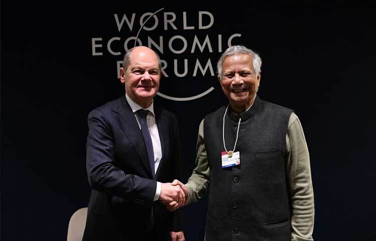 সুইজারল্যান্ডের দাভোসে ওয়ার্ল্ড ইকোনমিক ফোরাম (ডব্লিউইএফ) সামিটের সাইডলাইনে জার্মান চ্যান্সেলর ওলাফ শলৎজের সঙ্গে বৈঠক করেছেন অন্তর্বর্তী সরকারের প্রধান উপদেষ্টা ড. মুহাম্মদ ইউনূস।
