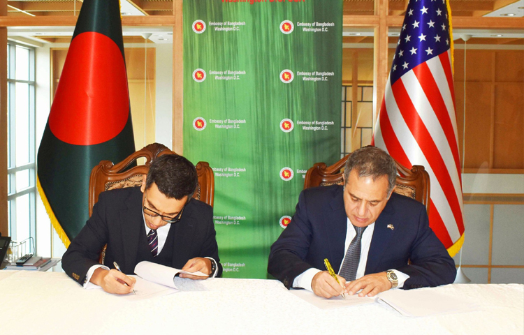 যুক্তরাষ্ট্রের লুইসিয়ানার কোম্পানি আর্জেন্ট থেকে প্রতি বছর ৫ মিলিয়ন মেট্রিক টন তরলিকৃত প্রাকৃতিক গ্যাস (এলএনজি) কেনার অনানুষ্ঠানিক চুক্তি করেছে বাংলাদেশ। প্রতিষ্ঠানটি এক বিবৃতিতে বাংলাদেশের সঙ্গে এলএনজি কেনার চুক্তির কথা জানিয়েছে। রয়টার্সে প্রকাশিত প্রতিবেদনের বরাত দিয়ে প্রধান উপদেষ্টার প্রেস সচিব শফিকুল আলম জানিয়েছেন এ তথ্য। ছবি: সংগৃহীত