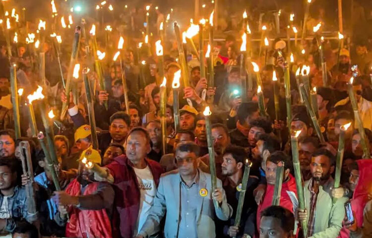 অপরদিকে তিস্তা ব্যারাজ পয়েন্টে নেতৃত্ব দেন জাতীয় নির্বাহী কমিটির সদস্য ও জেলা বিএনপির সদস্য ব্যারিস্টার হাসান রাজীব প্রধান।