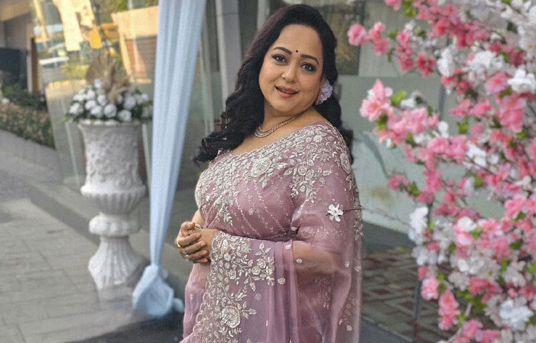 অনস্ক্রিন অভিনয় হোক বা অফ স্ক্রিন কাজ হোক সব জায়গায় সবার প্রিয় তিনি।