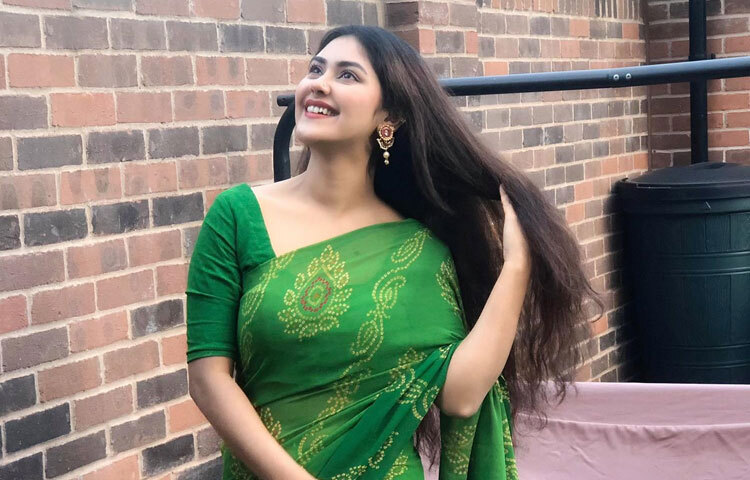 অভিনেত্রী বেড়ে উঠেছেন ঢাকার লালমাটিয়ায়। ছোটবেলা থেকেই আমিনের বইপড়া ও নাচের প্রতি আগ্রহ ছিল।