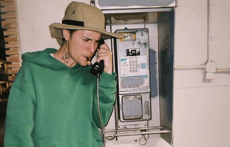 বিবার ২০২০ সালে জিতেছেন ২টি গ্র্যামি অ্যাওয়ার্ড, ২টি ব্রিটস অ্যাওয়ার্ড, একটি বাম্বি অ্যাওয়ার্ড, এছাড়াও পেয়েছেন ২৬টি বিলবোর্ড মিউজিক অ্যাওয়ার্ড।