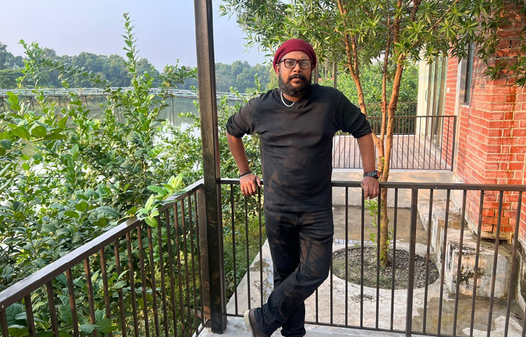 সর্বশেষ ২০১৬ সালে সাউন্ডটেকের প্রযোজনায় অনলাইনে প্রকাশ পায়  তৃতীয় একক অ্যালবাম ‘আঁধার ঘরে একা’।