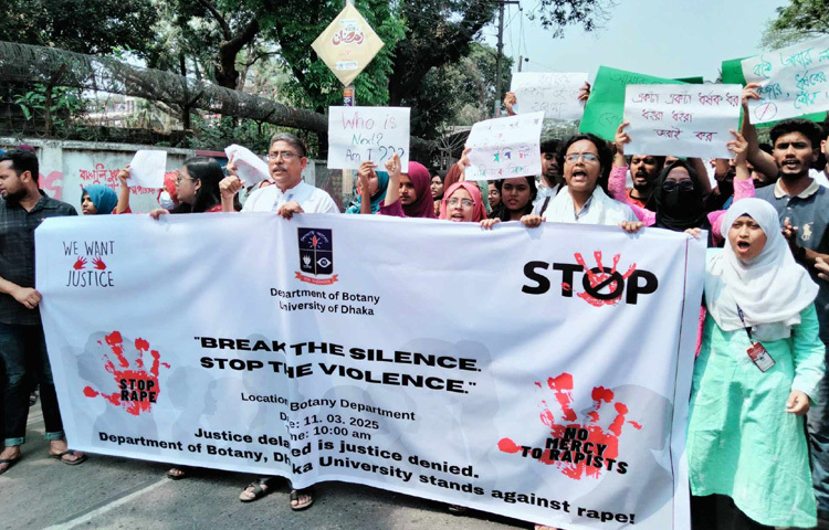 ‘শাহবাগ ব্লকেড’ নামে পূর্বঘোষিত এ কর্মসূচিতে ৩০টি কলেজের শিক্ষার্থীরা অংশ নিয়েছেন বলে দাবি করেছেন শিক্ষার্থীরা।