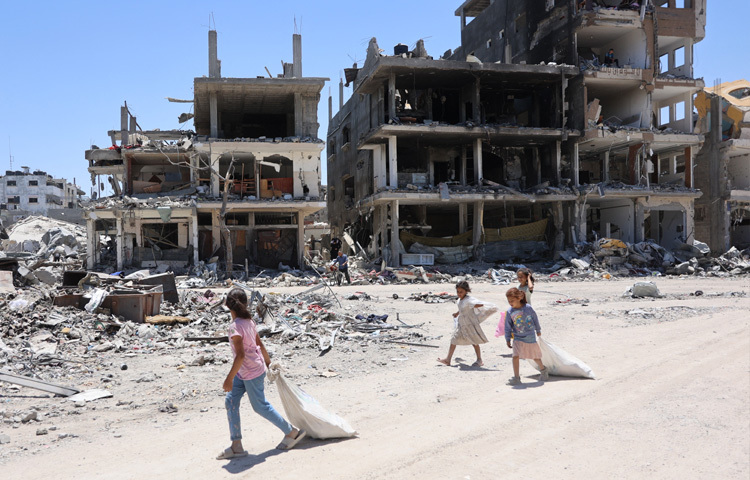তবে গাজার গভর্নমেন্ট মিডিয়া অফিস জানিয়েছে, সেখানে ৬১ হাজার ৭০০ জনের বেশি মানুষ প্রাণ হারিয়েছে। এছাড়া ধারণা করা হচ্ছে, সেখানে নিখোঁজ হওয়া হাজার হাজার ফিলিস্তিনি আর বেঁচে নেই।