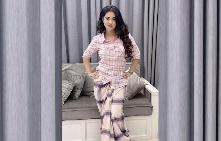 ‘জংলি’ সিনেমায় বুবলীর বিপরীতে অভিনয় করেছেন সিয়াম আহমেদ।