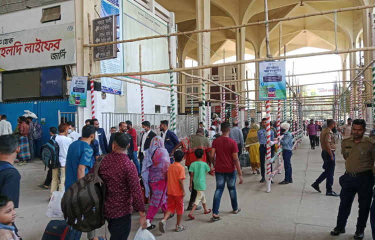 আজ যারা ভ্রমণ করছেন তারা গত ১৪ মার্চ টিকিট ক্রয় করেছিলেন।