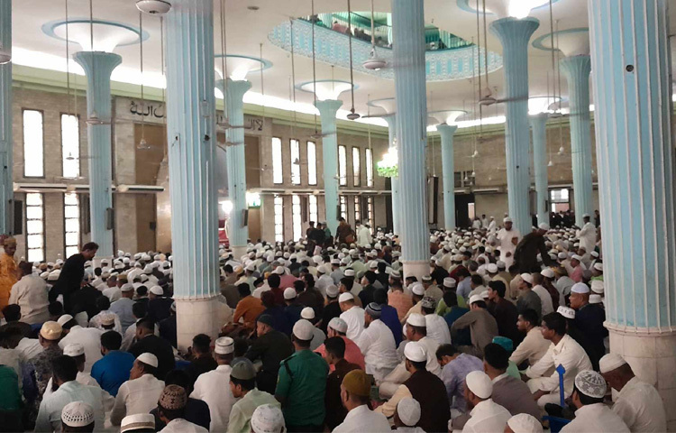 মোনাজাতের দেশ ও জাতির কল্যাণ কামনা করা হয়। বর্তমান সরকারের জন্য দোয়া করা হয়। একই সঙ্গে মোনাজাতে ফিলিস্তিনের নির্যাতিত মুসলমানদের জন্য আল্লাহর রহমত কামনা করেন মুসল্লিরা।