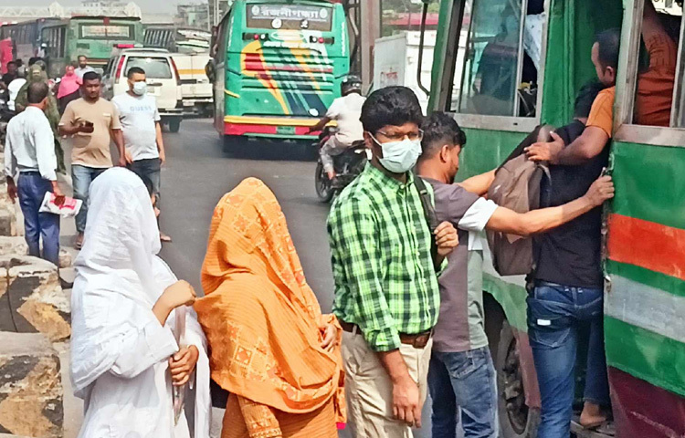 সকালে রাজধানীর কল্যাণপুর, শ্যামলী, আগারগাঁও, ফার্মগেট ও কারওয়ানবাজার এলাকা ঘুরে ও গুগল ম্যাপের সহায়তায় এমন চিত্র দেখা গেছে।