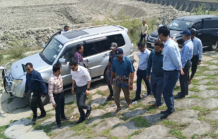 এরপর তিনি চট্টগ্রাম বন্দরের অপারেশনাল কার্যক্রম পরিদর্শন করেন। দুপুরে রেডিসন ব্লু চট্টগ্রাম বে ভিউতে ব্যবসায়ী ও সুশীল সমাজের প্রতিনিধিদের সঙ্গে আলোচনায় অংশ নেবেন তিনি।