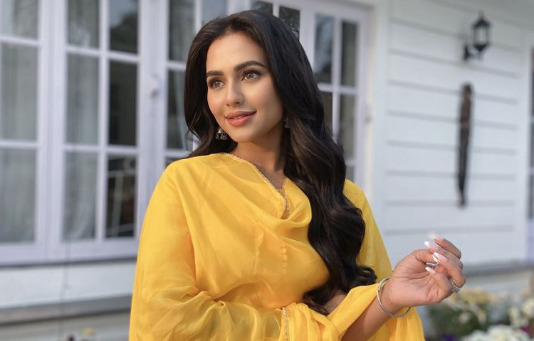 মূলত তার নামে বৈষম্যবিরোধী আন্দোলনের ঘটনায় ভাটারা থানায় মামলা রয়েছে। ফলে দেশের বাহিরে যাওয়ার সময় ইমিগ্রেশন পুলিশ তাকে আটকে দিয়েছে। এরপর ভাটারা থানায় তাকে হস্তান্তর করা হয়।