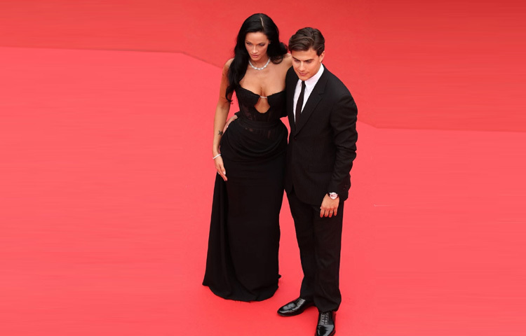 রেড কার্পেটে দিবালা ও সাবাতিনির অল ব্ল্যাক জাদুতে মুগ্ধ ভক্ত-অনুরাগীরা।