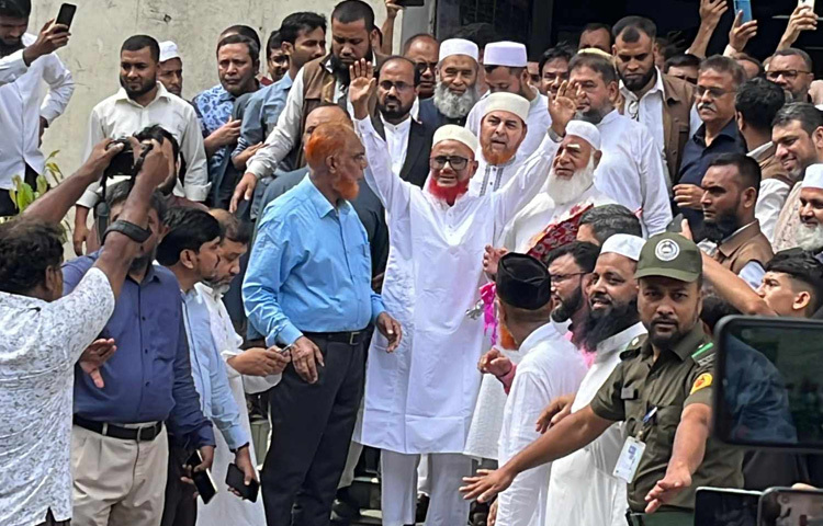 আজহারুল ইসলামের মুক্তির আগে তাকে খালাস দিয়ে আপিল বিভাগের রায়ের কপি ঢাকা কেন্দ্রীয় কারাগারে (কেরানীগঞ্জ) এসে পৌঁছায়। সেখানে কাগজপত্র যাচাই-বাছাই শেষে কারা কর্তৃপক্ষ আজহারুল ইসলামের মুক্তির প্রক্রিয়া সম্পন্ন করে।