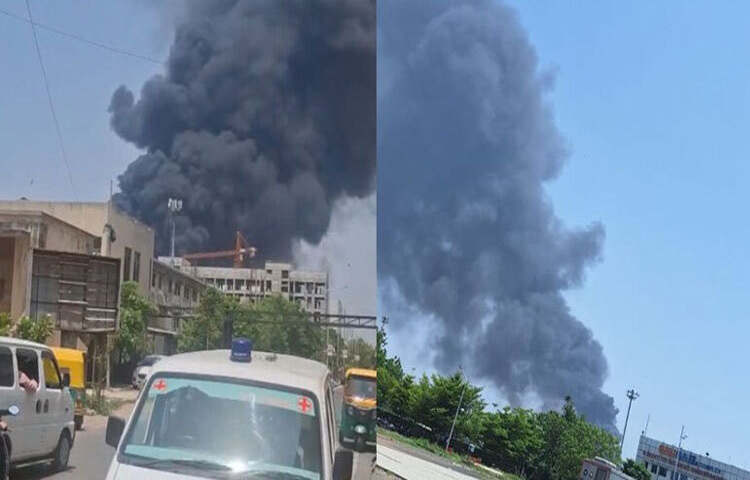 জানা যায়, বিমানটি উড্ডয়নের কিছুক্ষণ পরেই ককপিট থেকে সংকট সংকেত ‘মে ডে’ পাঠানো হয়। বিমানের উচ্চতা তখন মাত্র ৬২৫ ফুট। কিছুক্ষণের মধ্যেই নিয়ন্ত্রণ হারিয়ে এটি একটি হোস্টেল ও রাস্তার পাশে অবস্থিত ভবনের উপর আছড়ে পড়ে। বিকট বিস্ফোরণের শব্দে কেঁপে ওঠে চারপাশ। আগুনের লেলিহান শিখা ঢেকে ফেলে আকাশ। চারদিকে ছড়িয়ে পড়ে বিমানের ধ্বংসাবশেষ।