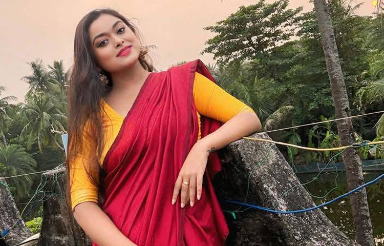 ‘অর্ডার’ সিনেমাতে আলেকজান্ডার বো এর সঙ্গে সাহারার বিখ্যাত গান ‘চন্দ্রিমা’ মুক্তির পর রাতারাতি সবার ভালোলাগার নায়িকা হয়ে যান। এই গানে সাহারার অদম্য সাহসী তোয়ালে পরা উপস্থিতি সবাইকে তাক লাগিয়ে দেয়। অভিনয়ের সুযোগ পান বাংলাদেশের অন্যতম সেরা দুই নায়ক রুবেল ও রিয়াজের সঙ্গে ‘বিষাক্ত চোখ’ সিনেমাতে।