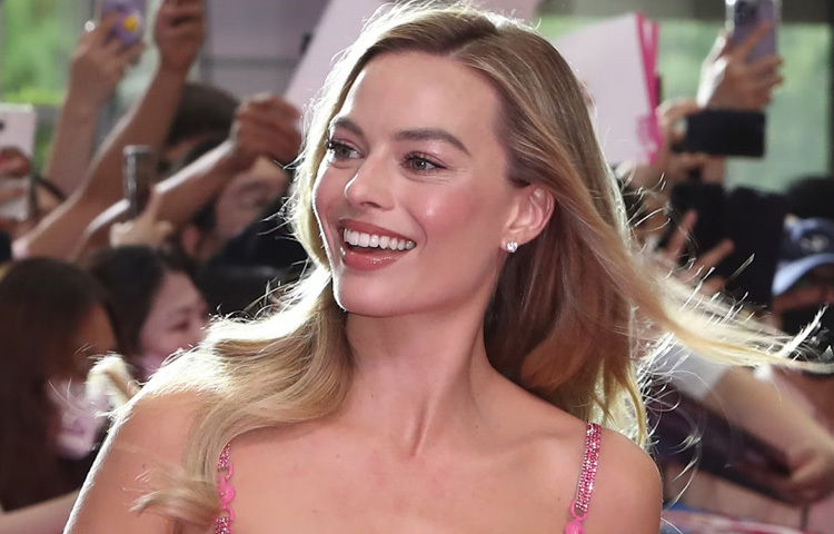 মার্গো রবি শুধু অভিনয়েই সীমাবদ্ধ থাকেননি। তিনি ‘লাকিচাপ এন্টারটেইনমেন্ট’ একটি প্রযোজনা প্রতিষ্ঠান গড়েছেন, যেখানে নারীদের কেন্দ্র করে তৈরি হচ্ছে শক্তিশালী গল্প।