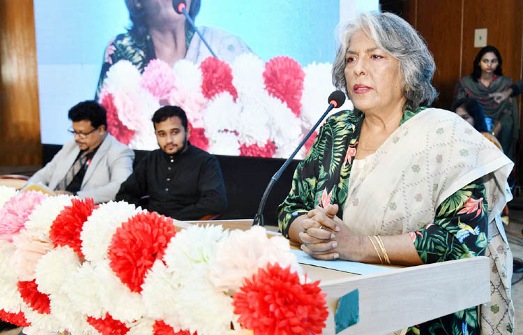 সমাজকল্যাণ এবং মহিলা ও শিশু বিষয়ক উপদেষ্টা শারমীন এস মুরশিদ আজ ঢাকায় আগারগাঁওয়ে সমাজসেবা অধিদপ্তরের মধুমতি অডিটোরিয়ামে ‌‘ওমেন অ্যান্ড গোল্ডেন সিটিজেন ট্রেড ফেস্টিভাল ২০২৫’ এ প্রধান অতিথির বক্তৃতা করেন। ছবি: পিআইডি
