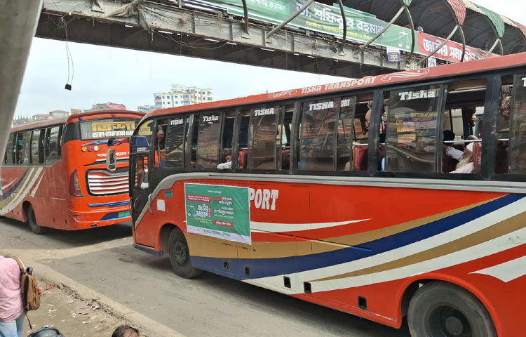 সকাল থেকে যাত্রাবাড়ীর ঢাকা-চট্টগ্রাম মহাসড়কের কাজলা, শনির আখড়া, রায়েরবাগ এলাকা ঘুরে এই চিত্র দেখা গেছে।