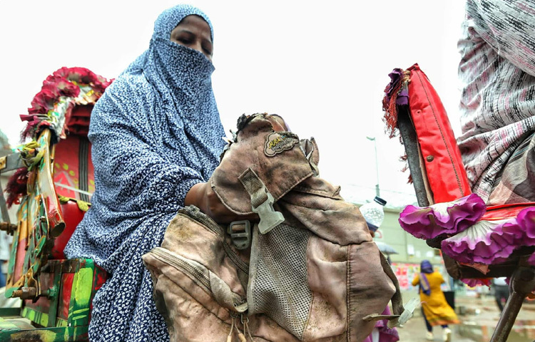 মরিয়মের মুখ আর দেখা যাবে না, তার হাসিটা থাকবে শুধু স্মৃতিতে। কিন্তু তার পোড়া ব্যাগটা কি এখন কেবল এক বস্তু? না, তা নয়। ওটা হয়ে উঠেছে আমাদের লজ্জার প্রতীক, দায়হীনতার প্রমাণ। ওটা চোখে আঙুল দিয়ে দেখিয়ে দেয় আমরা কতোটা ব্যর্থ একটা জাতি, যারা শিশুর নিরাপত্তা নিশ্চিত করতে পারি না।