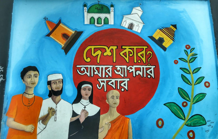 আর সেই দেয়ালচিত্রগুলো এখনো দাঁড়িয়ে আছে নীরবে, অথচ গর্বভরে।