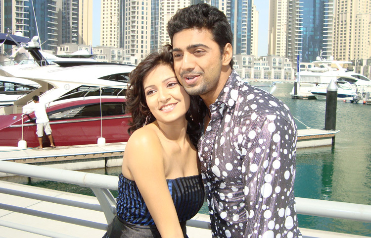 চ্যালেঞ্জ (২০০৯): রাজ চক্রবর্তী পরিচালিত ‘চ্যালেঞ্জ’ ছবি দিয়েই দেব-শুভশ্রী জুটির অভিষেক ঘটে। এক কলেজ ছাত্রের সাহস, ভালোবাসা এবং সংগ্রামের গল্প।