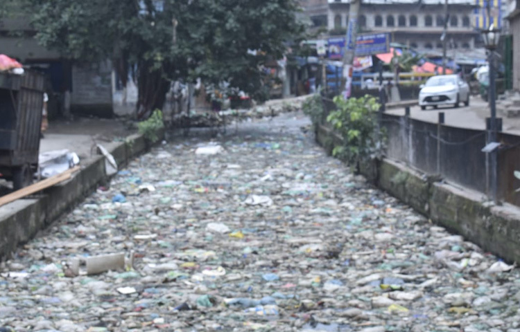 এই খালটি রাজধানীর ধোলাইপাড়, যাত্রাবাড়ী ও শনিরআখড়া এলাকা ঘিরে থাকা লাখো মানুষের বসবাসের মধ্যে দিয়ে প্রবাহিত হয়েছে।