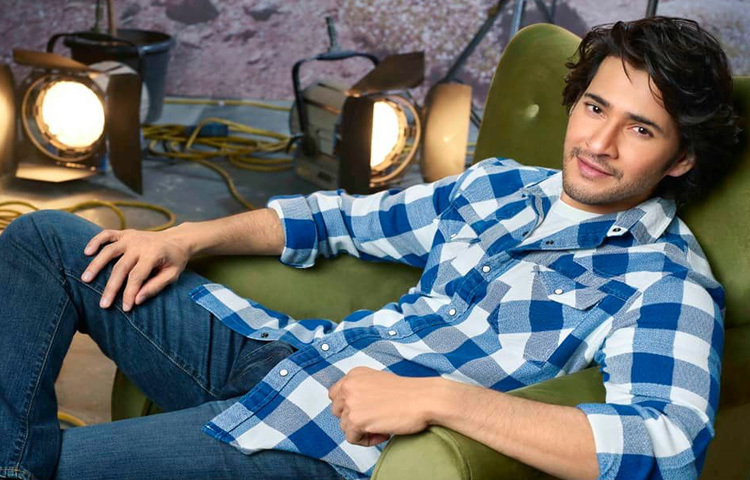 ছোটবেলায় ক্যামেরার সামনে দাঁড়ালেও, সেই সময়ের সরল দৃষ্টি আর শিশুসুলভ হাসি তখনই ইঙ্গিত দিয়েছিল এ ছেলে একদিন আলো ছড়াবে ভিন্নভাবে।