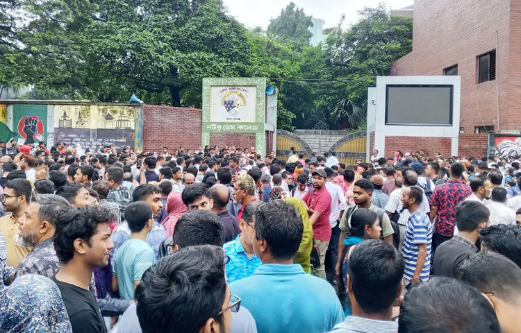 জানা যায়, মিশনারি কলেজ নটর ডেম ভর্তি পরীক্ষার সময়সূচি প্রকাশ করে না। ভর্তি পরীক্ষায় অংশ নিতে কত শিক্ষার্থী আবেদন করেছেন, তাও জানায় না কর্তৃপক্ষ।