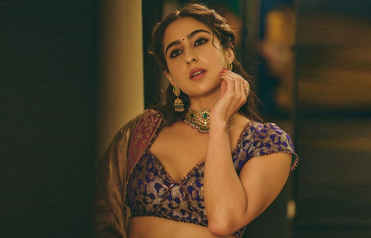 আজ এই বলি সুন্দরীর জন্মদিন। ১৯৯৫ সালের এই দিনে অভিনেতা সাইফ আলি খান এবং অভিনেত্রী অমৃতা সিংয়ের ঘরে তার জন্ম।