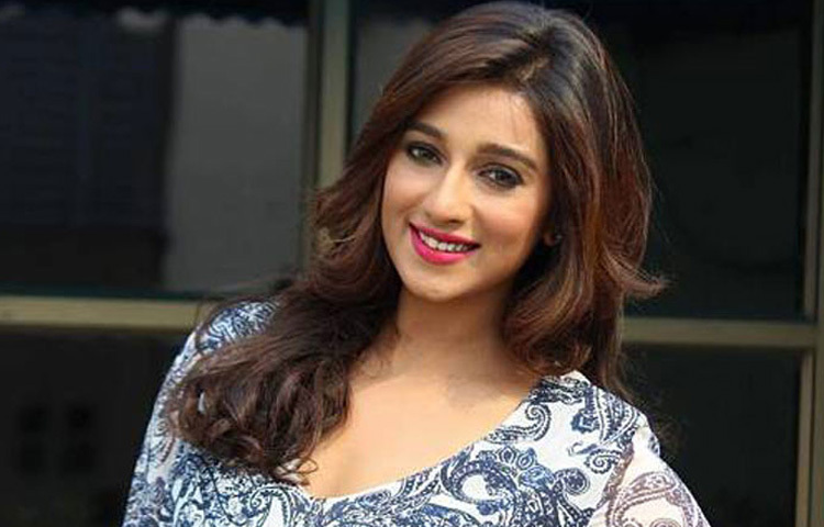 সায়ন্তিকার ব্যক্তিত্ব মাধুর্য ও জটিলতার এক অনন্য মেলবন্ধন। নিজের কাজের প্রতি নিষ্ঠা, পরিশ্রম ও সততা তাকে অন্যদের থেকে আলাদা করে তোলে।