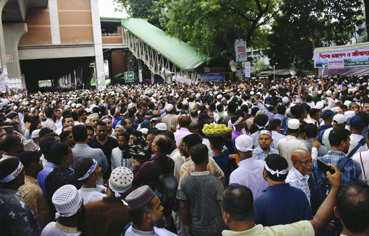 দুপুর সাড়ে ১২টার পরে প্রতিনিধিদলের সদস্যরা সচিবালয়ে যায়।