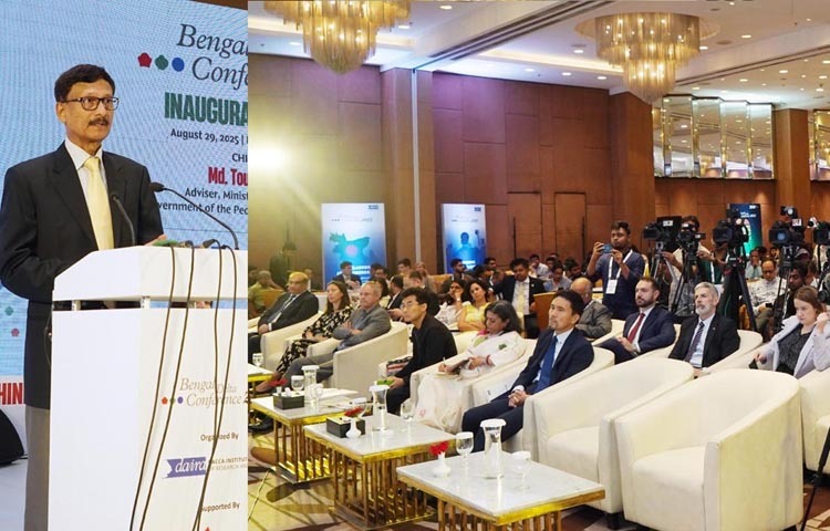 অন্তর্বর্তীকালীন সরকারের পররাষ্ট্র উপদেষ্টা মো. তৌহিদ হোসেন আজ ঢাকায় হোটেল ইন্টারকন্টিনেন্টালে বেঙ্গল ডেল্টা কনফারেন্স ২০২৫-এর উদ্বোধন অনুষ্ঠানে প্রধান অতিথির বক্তৃতা করেন। ছবি: পিআইডি