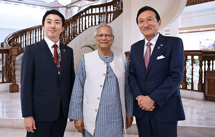 জাপানে কর্মসংস্থানের জন্য হাজার হাজার দক্ষ চালক নিয়োগে সহায়তা করার জন্য বিশিষ্ট জাপানি উদ্যোক্তা এবং রাজনীতিবিদ মিকি ওয়াতানাবে বাংলাদেশে একটি ড্রাইভিং স্কুল প্রতিষ্ঠার পরিকল্পনা ঘোষণা করেছেন। ছবি: সিএ প্রেস উইং