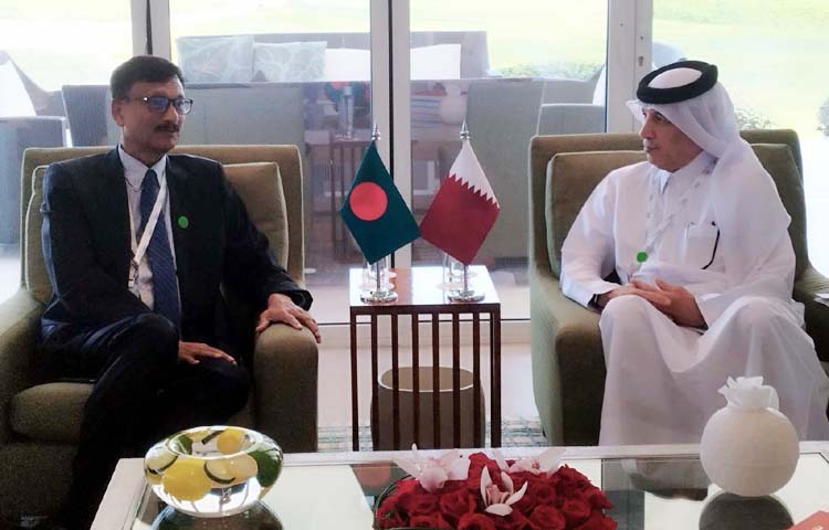 পররাষ্ট্র উপদেষ্টা মো. তৌহিদ হোসেনের সাথে আজ বাহরাইনের মানামায় কাতারের পররাষ্ট্র প্রতিমন্ত্রী সুলতান বিন সাদ বিন সুলতান আল মুরাইখি চলমান ডায়ালগের সাইডলাইনে বৈঠক করেন। ছবি: পিআইডি
