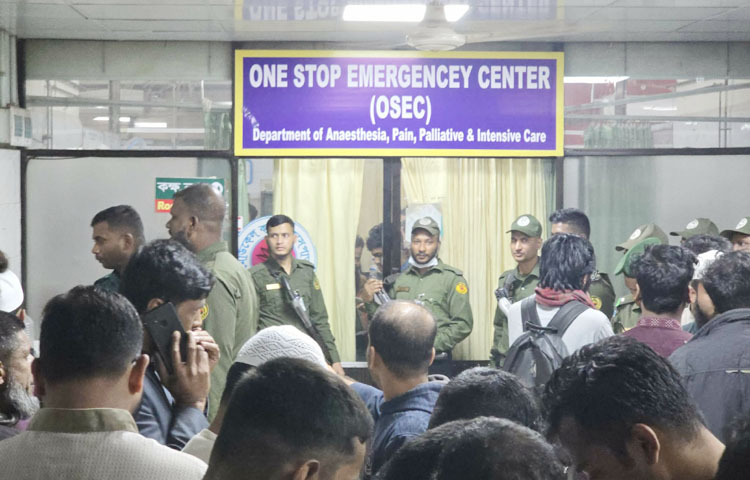 ঢাকা-৮ আসনের স্বতন্ত্র প্রার্থী শরিফ ওসমান হাদি আজ দুপুরে গুলিবিদ্ধ হয়ে ঢাকা মেডিকেল কলেজের জরুরি বিভাগে চিকিৎসাধীন রয়েছেন। ছবি: জাগো নিউজ