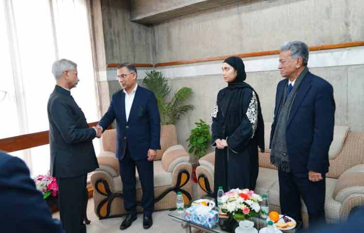 ২০২৪ সালের ৫ আগস্ট ছাত্র-জনতার অভ্যুত্থানে আওয়ামী লীগ সরকারের পতনের পর এটি ভারতের কোনো মন্ত্রীর প্রথম ঢাকা সফর।