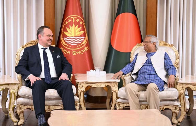 অন্তর্বর্তী সরকারের প্রধান উপদেষ্টা প্রফেসর ড. মুহাম্মদ ইউনূসের সাথে গতকাল ঢাকায় রাষ্ট্রীয় অতিথি ভবন যমুনায় বাংলাদেশে মার্কিন যুক্তরাষ্ট্রের নবনিযুক্ত রাষ্ট্রদূত ব্রেন্ট টি. ক্রিস্টেনসেন সাক্ষাৎ করেন। ছবি: পিআইডি