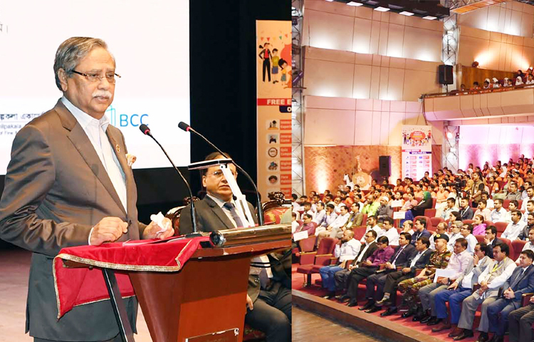 প্রধানমন্ত্রী শেখ হাসিনার সঙ্গে থেকে সবাইকে একযোগে স্মার্ট বাংলাদেশ গড়ে তোলার আহ্বান জানিয়েছেন রাষ্ট্রপতি মো. সাহাবুদ্দিন। আজ রাজধানীর সেগুনবাগিচায় বাংলাদেশ শিল্পকলা একাডেমিতে ‘স্মার্ট চিলড্রেন কার্নিভাল-২০২৩’-এর উদ্বোধনী অনুষ্ঠানে তিনি এ আহ্বান জানান। ছবি: পিআইডি
