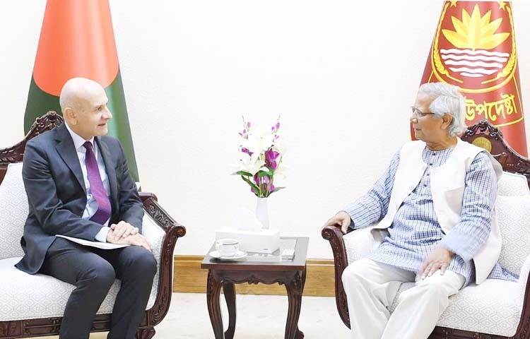 অন্তর্বর্তী সরকারের প্রধান উপদেষ্টা প্রফেসর মুহাম্মদ ইউনূসের সাথে আজ তার কার্যালয়ে বাংলাদেশে ইতালির রাষ্ট্রদূত আন্তোনিও আলেসান্দ্রো সাক্ষাৎ করেন। ছবি: পিআইডি