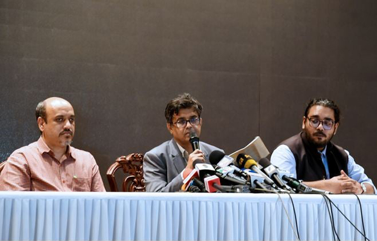 বহু বিতর্কিত সাইবার নিরাপত্তা আইন বাতিলের বিষয়ে নীতিগত সিদ্ধান্ত নিয়েছে অন্তর্বর্তী সরকার। আজ রাজধানীর তেজগাঁওয়ে প্রধান উপদেষ্টার কার্যালয়ে অনুষ্ঠিত উপদেষ্টা পরিষদের ১২তম বৈঠকে এ সিদ্ধান্ত হয়। এতে সভাপতিত্ব করেন প্রধান উপদেষ্টা ড. মুহাম্মদ ইউনূস। ছবি: জাগো নিউজ