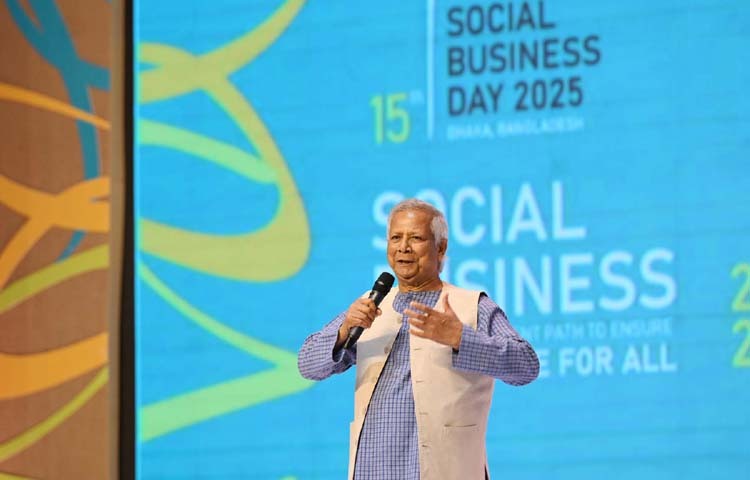 প্রধান উপদেষ্টা প্রফেসর মুহাম্মদ ইউনূস আজ ঢাকায় সাভারের জিরাবো সামাজিক কনভেনশন সেন্টারে ১৫তম সামাজিক ব্যবসা দিবস উপলক্ষে আয়োজিত অনুষ্ঠানে বক্তৃতা করেন। ছবি: পিআইডি