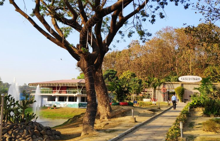 চট্টগ্রামের ভাটিয়ারি এলাকায় অবস্থিত এই পার্কে দর্শনার্থীদের জন্য আছে হরেক ধরনের রাইড। একদিনেই ঘুরে আসতে পারেন এই পার্ক থেকে।বাংলাদেশ সেনাবাহিনী পরিচালিত এই পার্কটি ভাটিয়ারি থেকে হাটহাজারি সংযোগ সড়কের প্রায় ৭ কিলোমিটার দূরে চট্টগ্রাম ক্যান্টনমেন্টের একটু আগে অবস্থিত। ছবি: এম মাঈন উদ্দিন