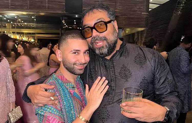 বিয়ের অনুষ্ঠানে অনুরাগ কাশ্যপের সঙ্গে ক্যামেরাবন্দী হয়েছেন ওরি।