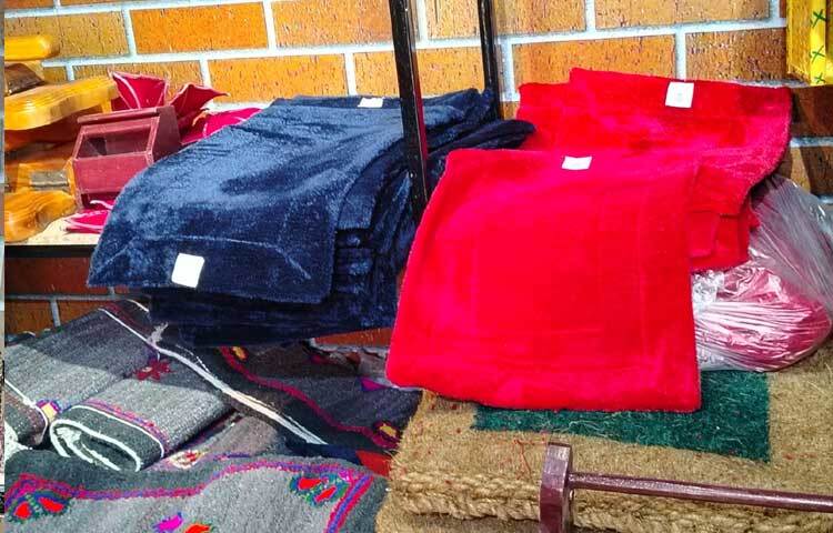 রয়েছে রকমারি পাপাসও।