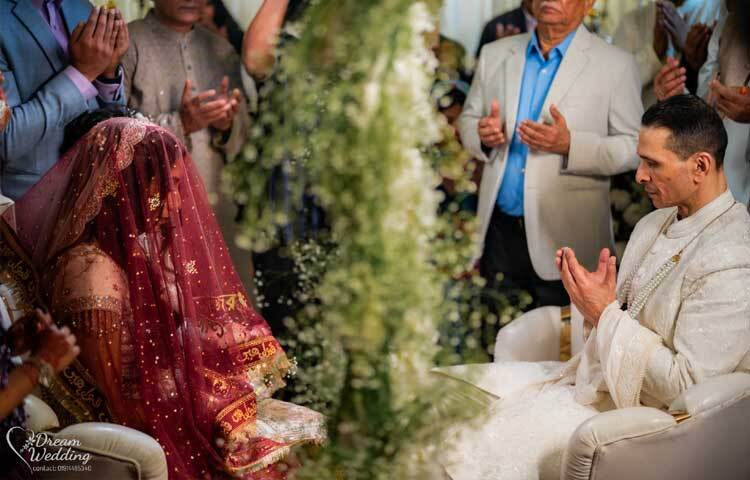 বিয়ের পরের মুহূর্তে ক্যামেরাবন্দি তারা।