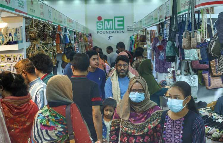এসএমই ফাউন্ডেশনের প্যাভিলিয়নে ১১ জন ক্ষুদ্র ও মাঝারি উদ্যোক্তা তাদের পণ্য প্রদর্শনের সুযোগ পেয়েছেন।